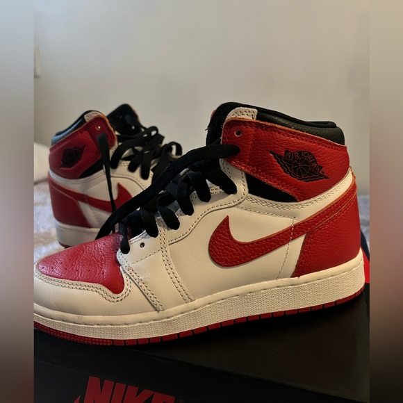 Nike Air Jordan 1 Retro High OG GS - Picture 2 of 3